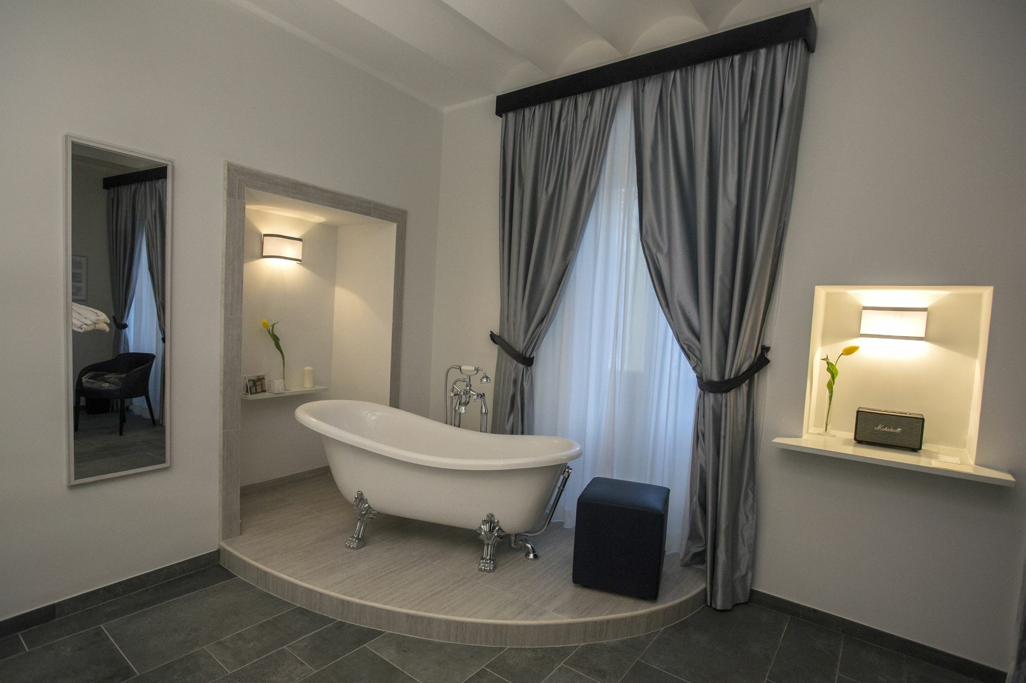 Trivium Suites Fontana Di Trevi Rome Bagian luar foto